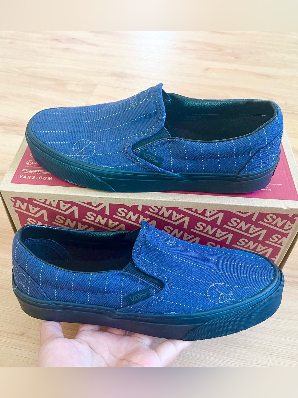 VANS Navy Embroidered Skulls Slip On Shoes Sneakers Women’s 8.0 US